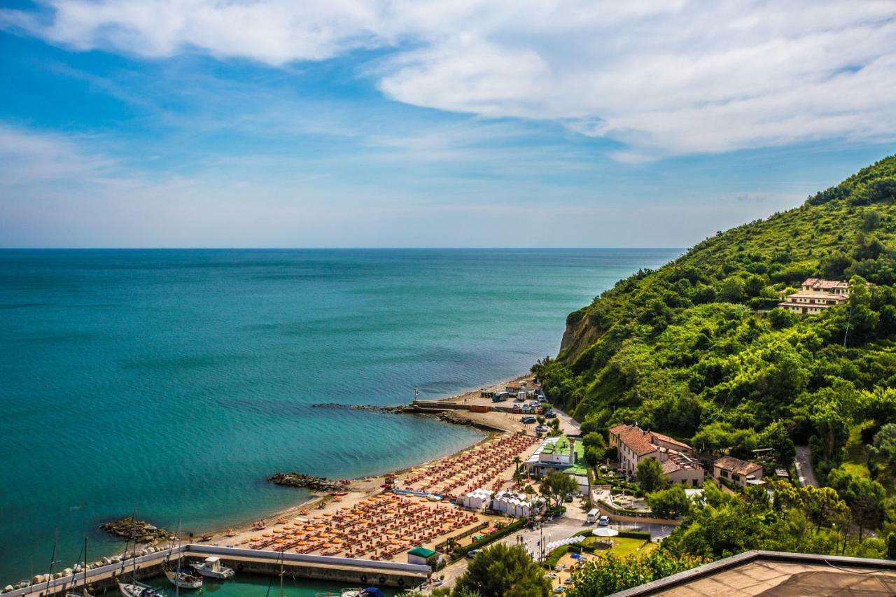 Albergo Capo Est Gabicce Mare Kültér fotó