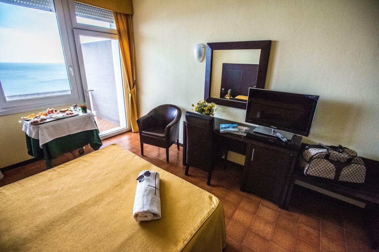 Albergo Capo Est Gabicce Mare Kültér fotó