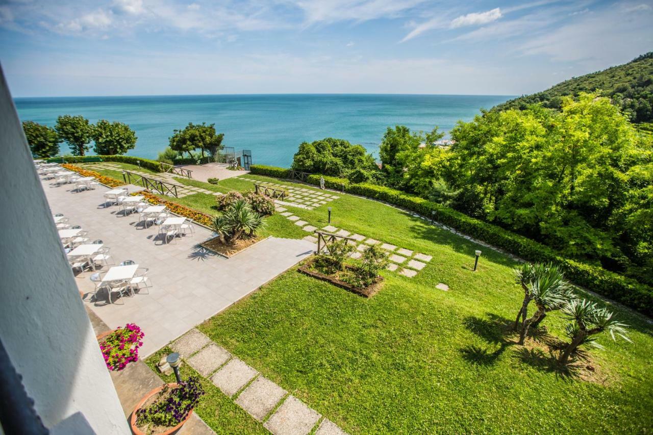 Albergo Capo Est Gabicce Mare Kültér fotó