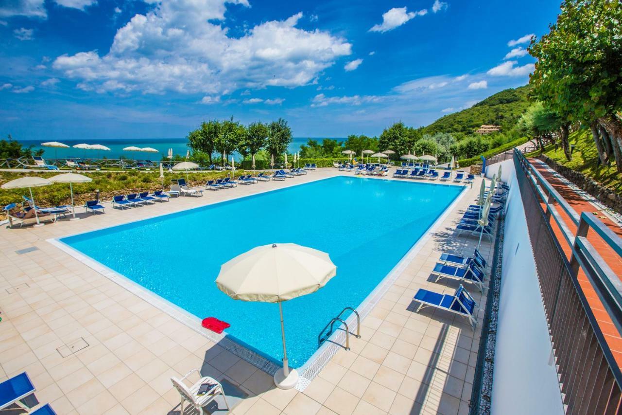 Albergo Capo Est Gabicce Mare Kültér fotó