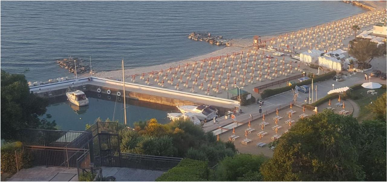 Albergo Capo Est Gabicce Mare Kültér fotó